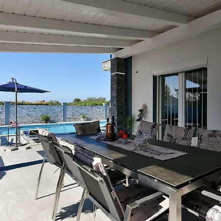Mit Privatpool Fuer 10 Personen Ca 128 Qm In Fazana, Istrien Istrische Riviera Holiday home Fazana