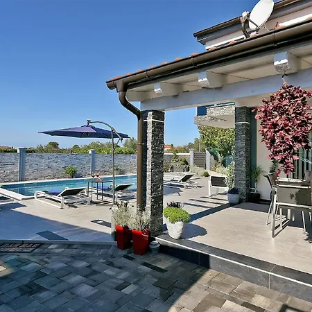 Mit Privatpool Fuer 10 Personen Ca 128 Qm In Fazana, Istrien Istrische Riviera * فاجانا