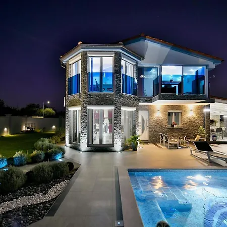 Mit Privatpool Fuer 10 Personen Ca 128 Qm In Fazana, Istrien Istrische Riviera Holiday home Fazana