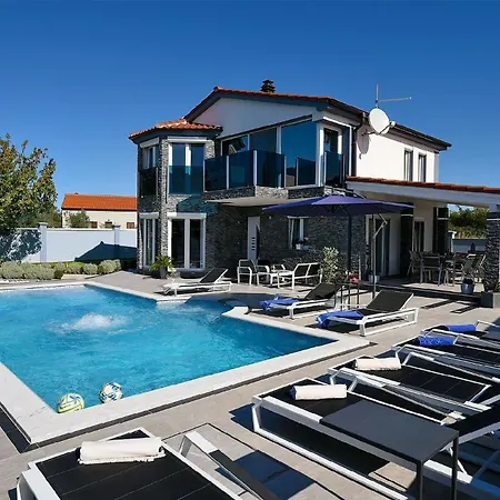 Mit Privatpool Fuer 10 Personen Ca 128 Qm In Fazana, Istrien Istrische Riviera *