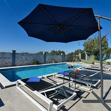 Mit Privatpool Fuer 10 Personen Ca 128 Qm In Fazana, Istrien Istrische Riviera فاجانا