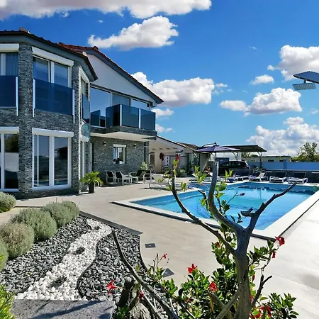Mit Privatpool Fuer 10 Personen Ca 128 Qm In Fazana, Istrien Istrische Riviera