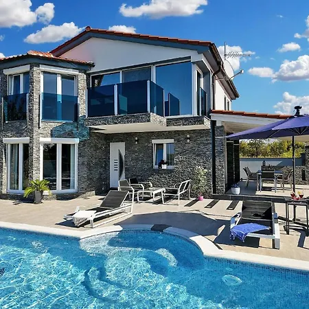 Mit Privatpool Fuer 10 Personen Ca 128 Qm In Fazana, Istrien Istrische Riviera * Fazana