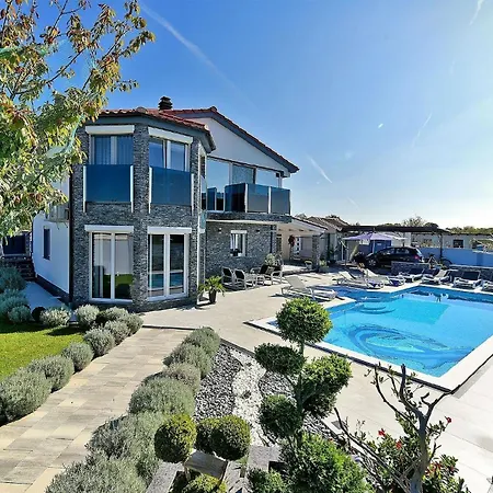 Holiday home Mit Privatpool Fuer 10 Personen Ca 128 Qm In Fazana, Istrien Istrische Riviera Fazana